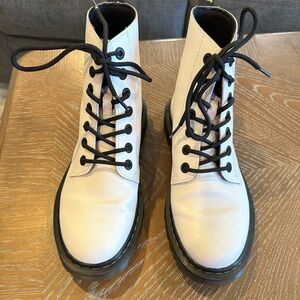 Dr Martens White Ladies boots size 7.  Great condition
